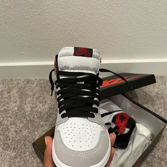 Air Jordan 1 Retro High OG Smoke Grey - Picture 4 of 7